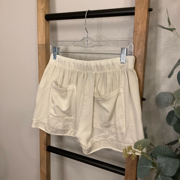 Dress Forum Shorts - Picture 2 of 3